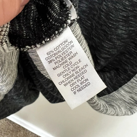 Lou & Grey • Colorblock Shift Dress - Picture 6 of 7